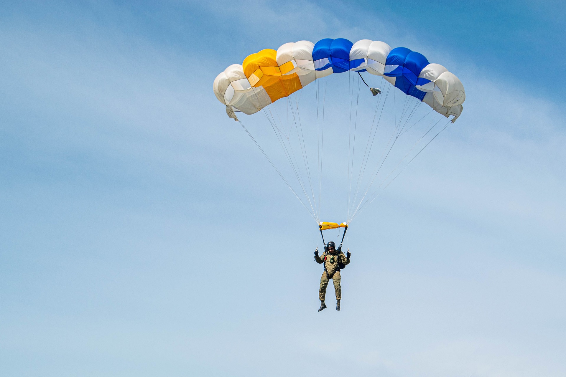 paratrooper-6834232_1920